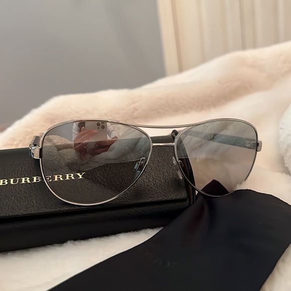 Burberry Aviator sunglasses - Picture 4 of 4